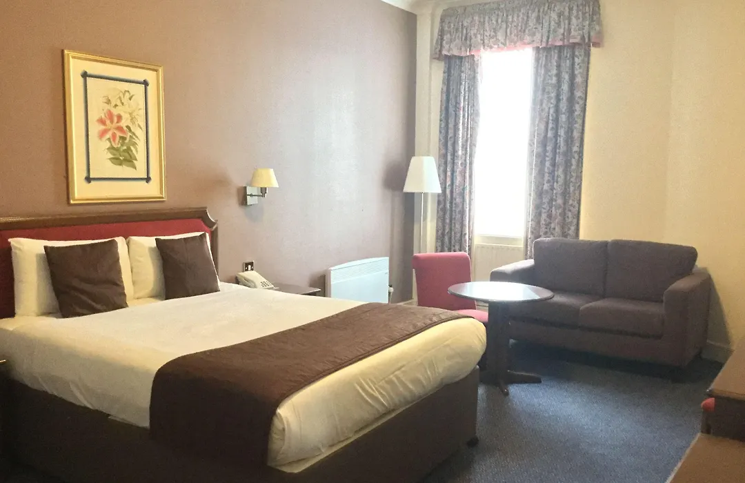 Ramada Crawley-Gatwick-1