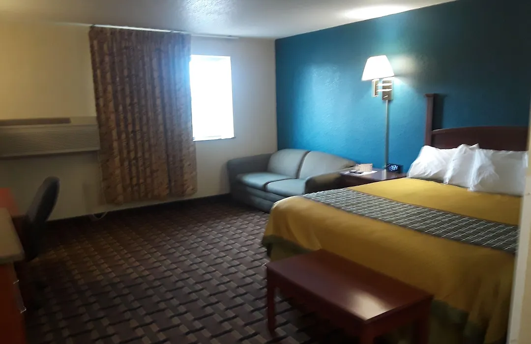 Faribault Hometown Inn & Suites-1