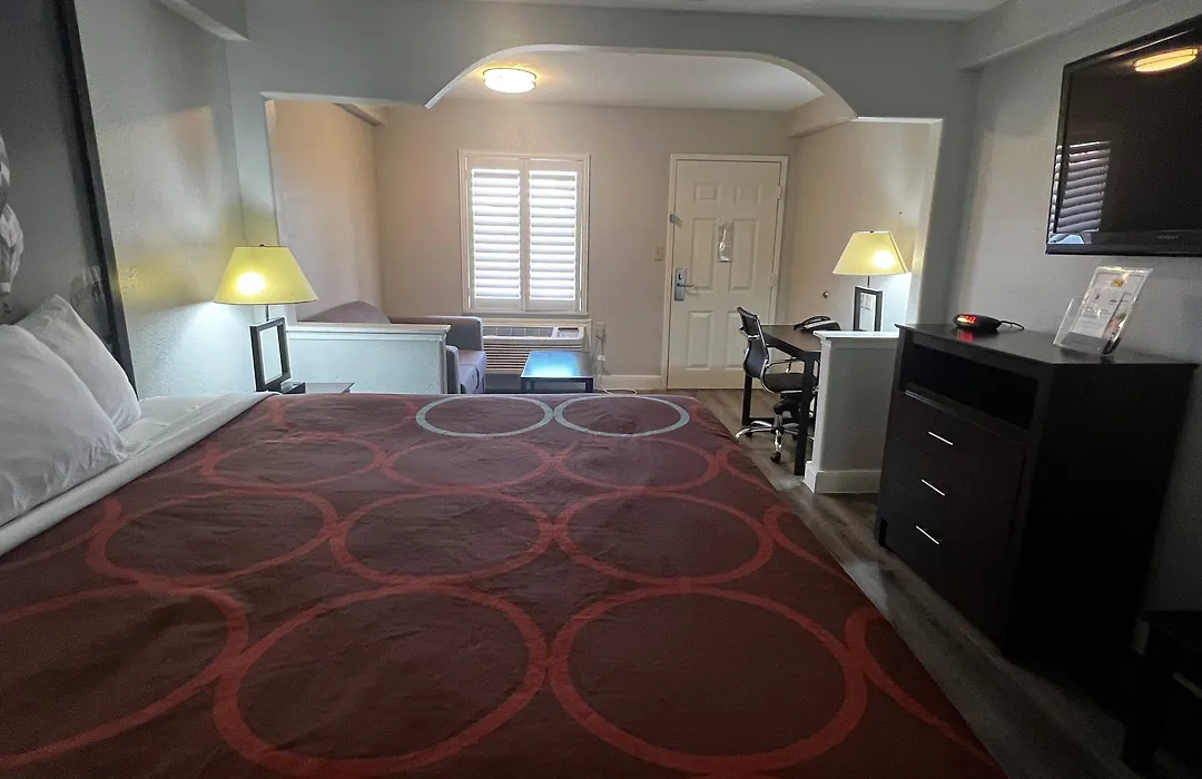 Super 8 By Wyndham Mont Belvieu - Baytown East-1