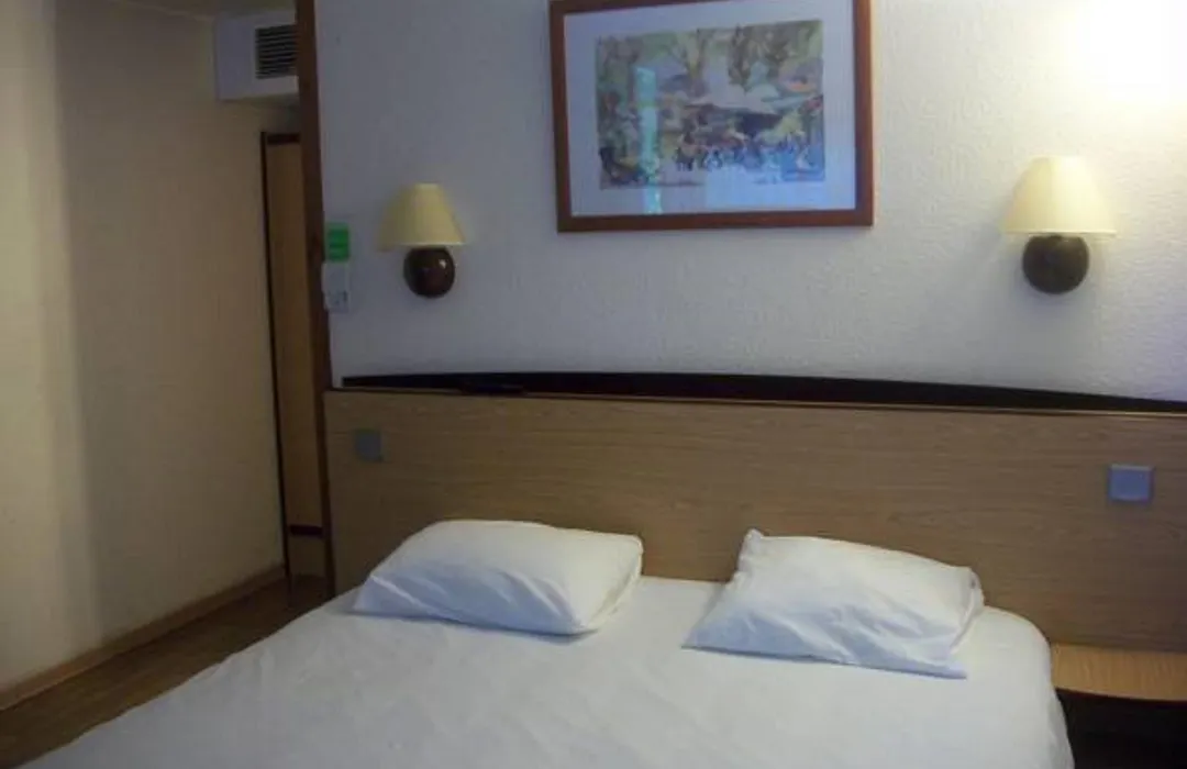 Kyriad Tarbes Bastillac-1