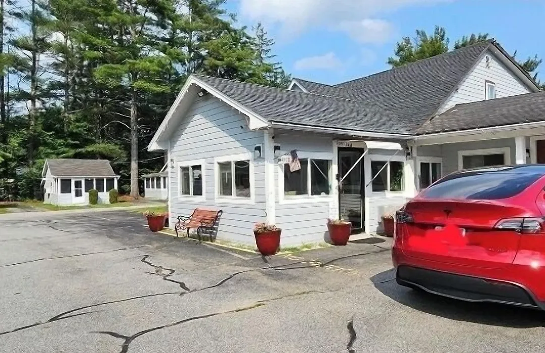 Pilgrim Inn & Cottages-1