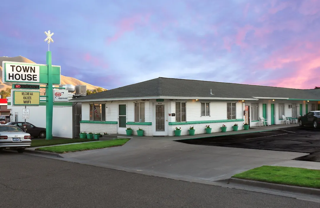 Town House Motel-1