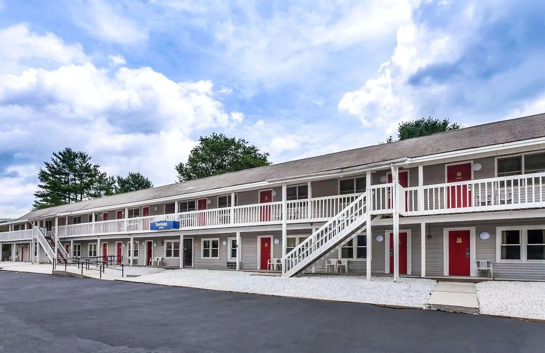 Travelodge By Wyndham Great Barrington Berkshires-1