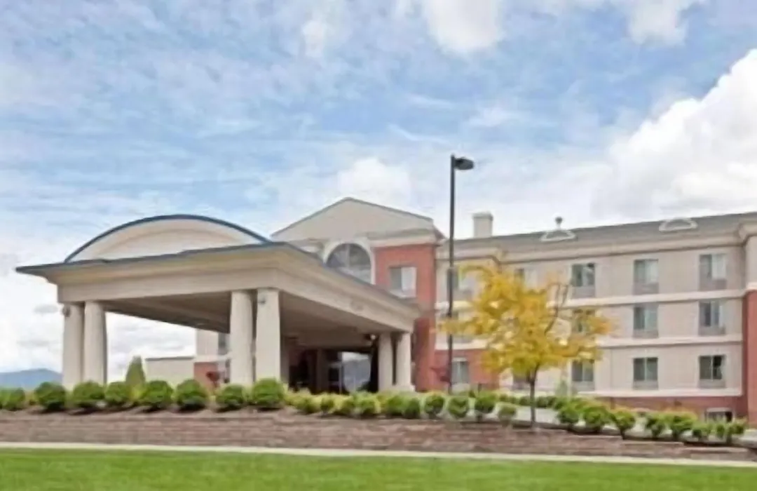 Triple Play Resort Hotel & Suites-1