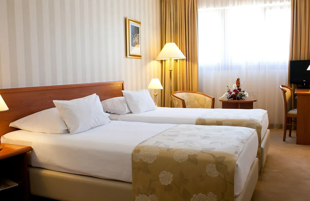 Hotel Globo-1