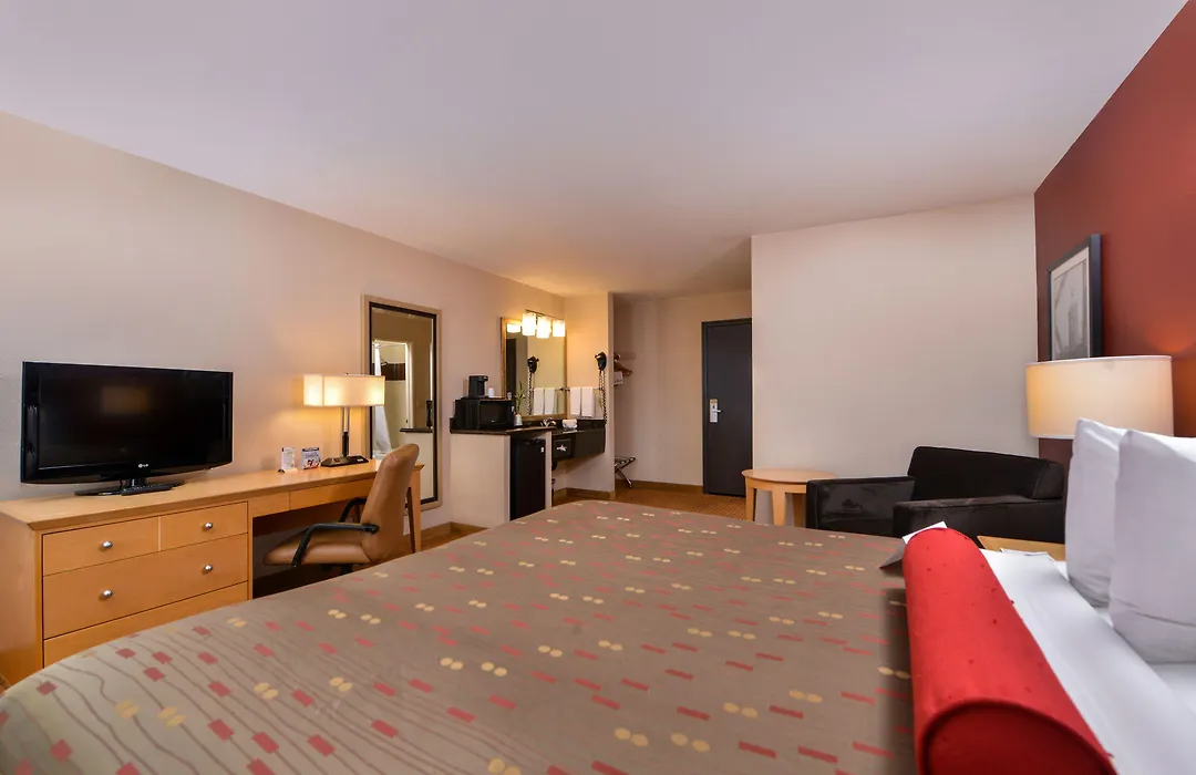 Clackamas Inn And Suites-1
