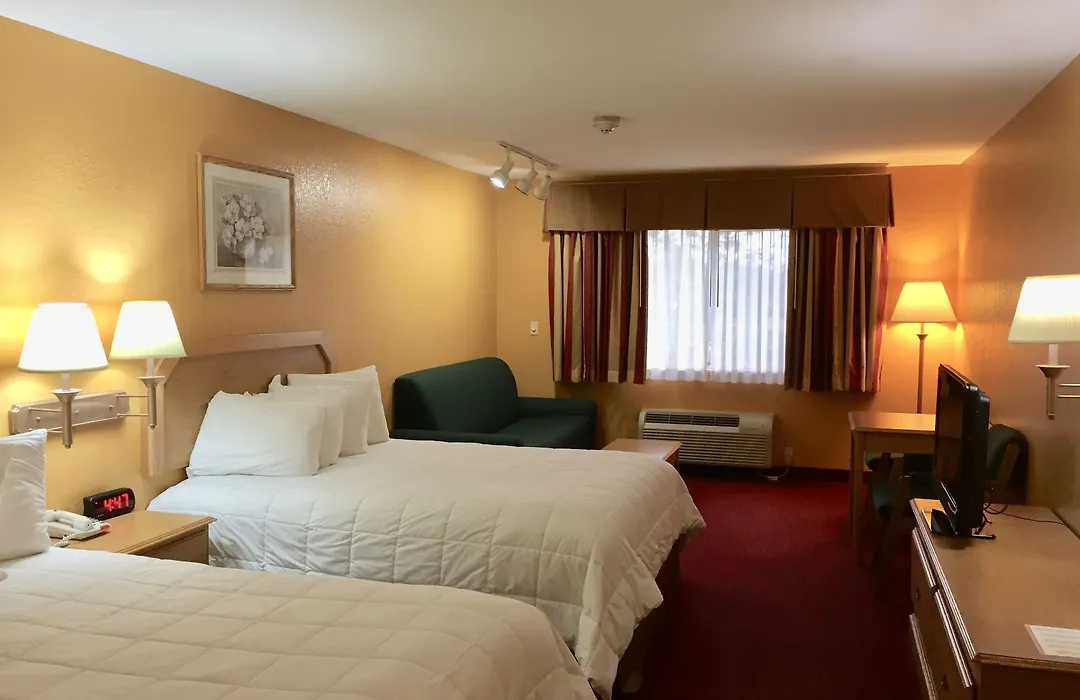 Parkfield Inn - Clinton-1