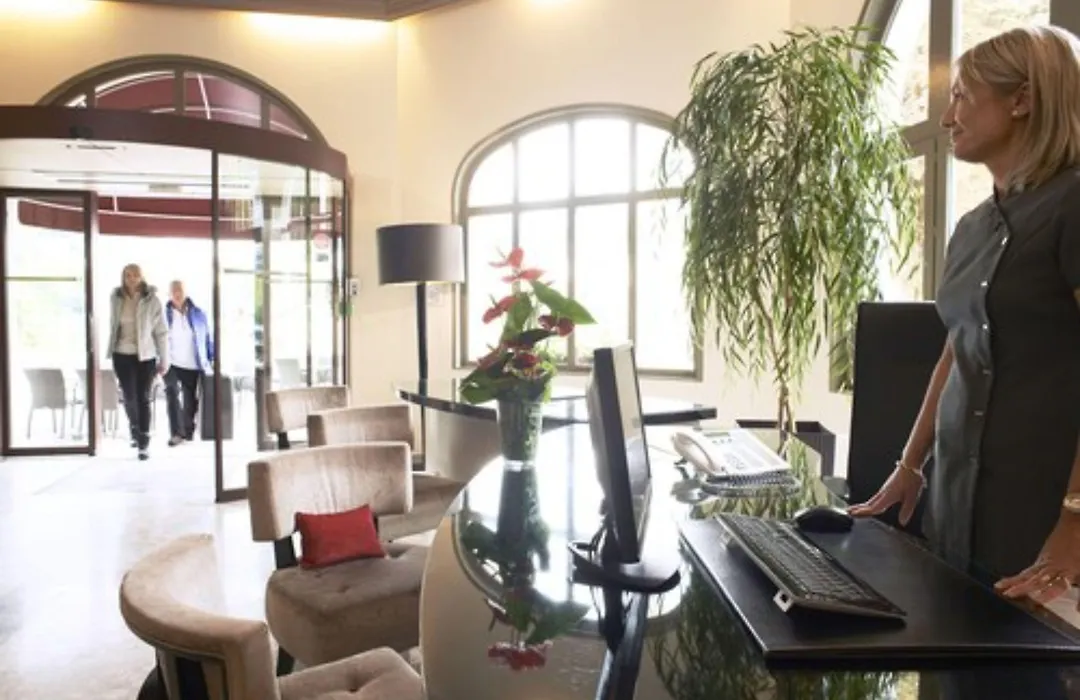 Golf Hotel-1