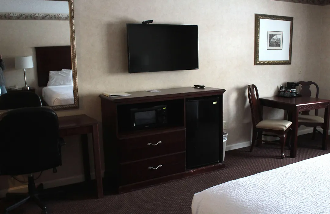 Shiretown Inn & Suites-1