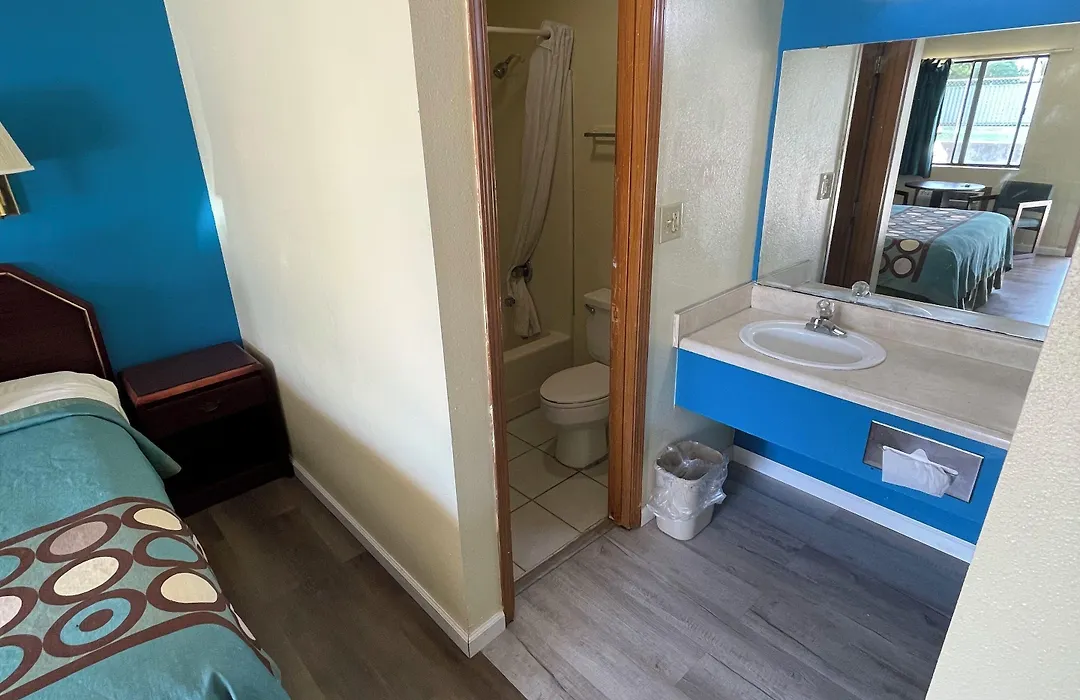 Executive Inn-1