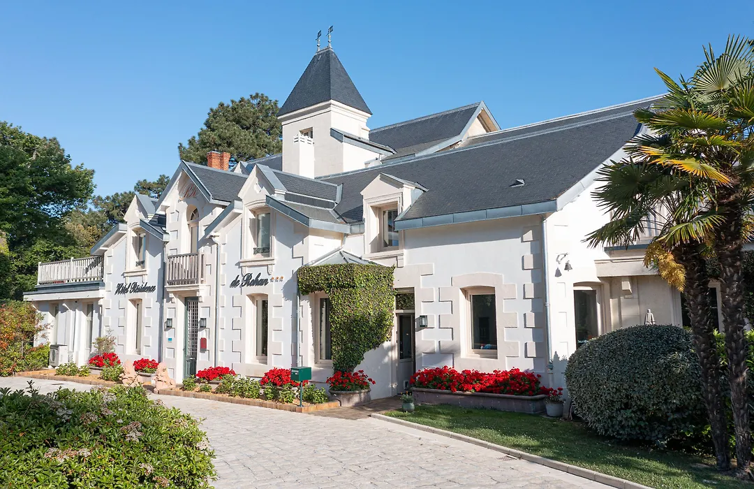 Hôtel The Originals Résidence de Rohan (EX RELAIS DU SILENCE)-1