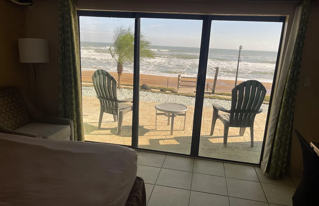 Makai Beach Lodge-1