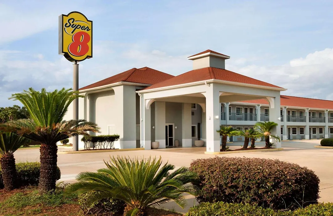 Super 8 By Wyndham Lake Charles Northeast-1