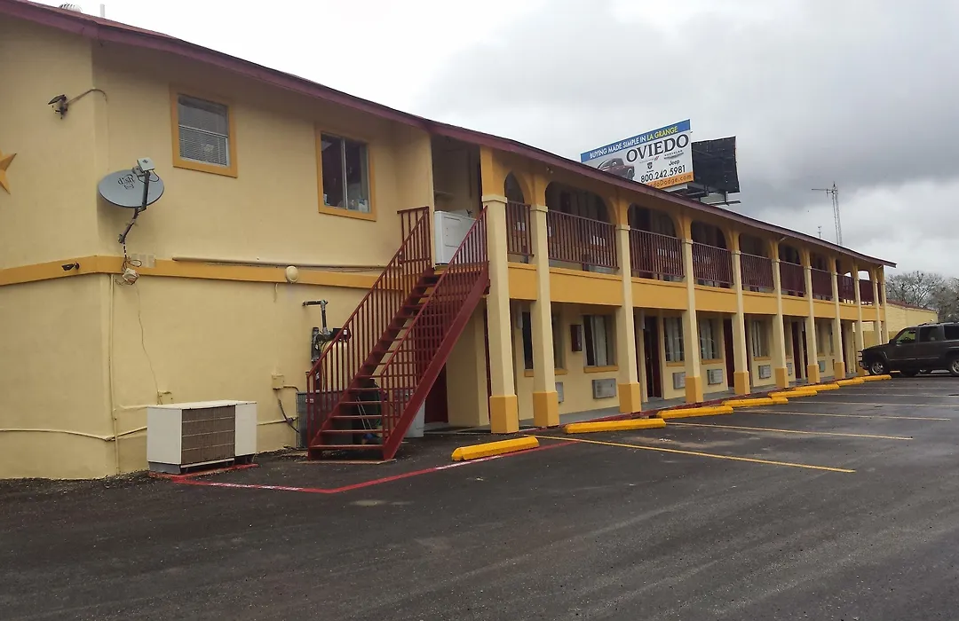 Carefree Inn Flatonia-1