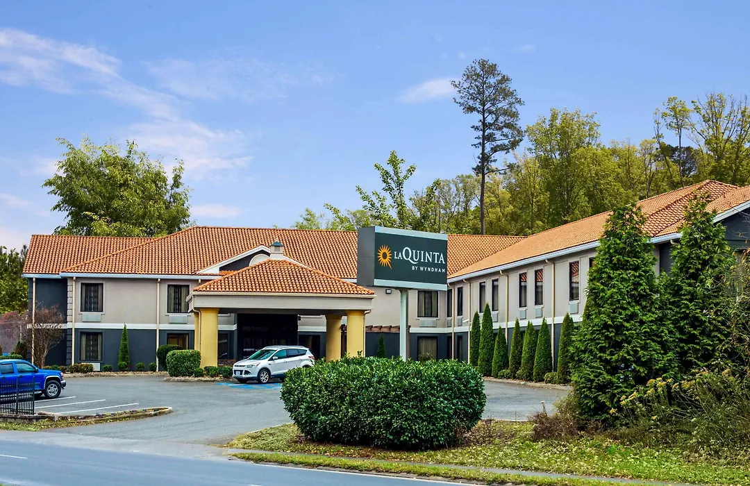 La Quinta Inn By Wyndham Radford-1