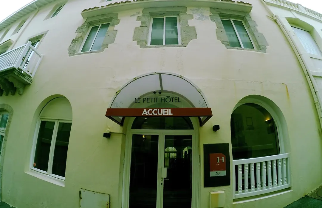 Le Petit Hotel-1