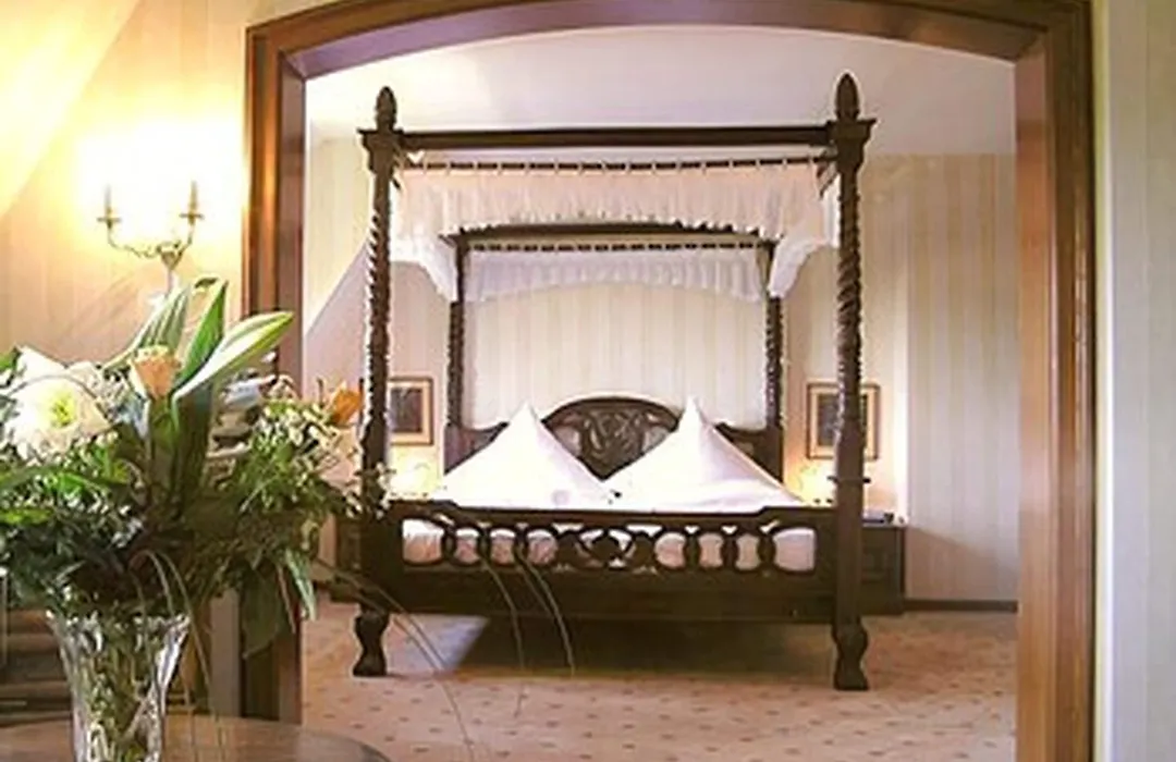 Burghotel-1