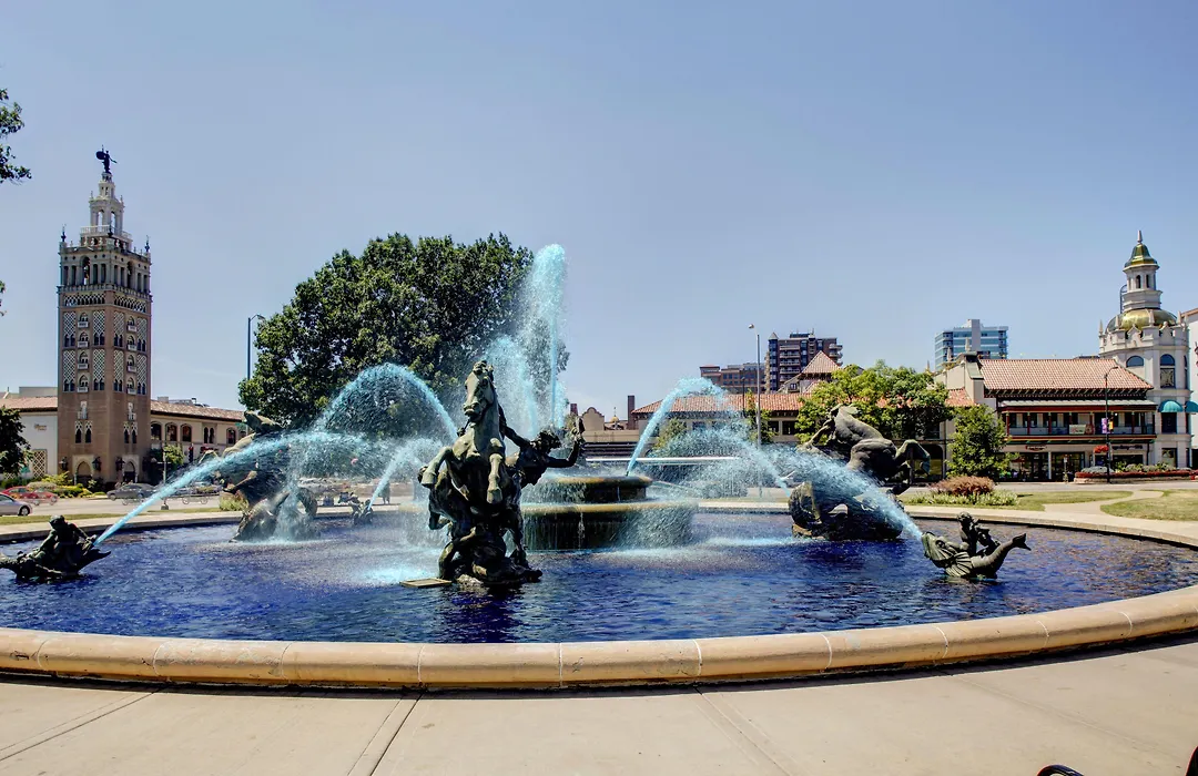 Courtyard Kansas City Country Club Plaza-1