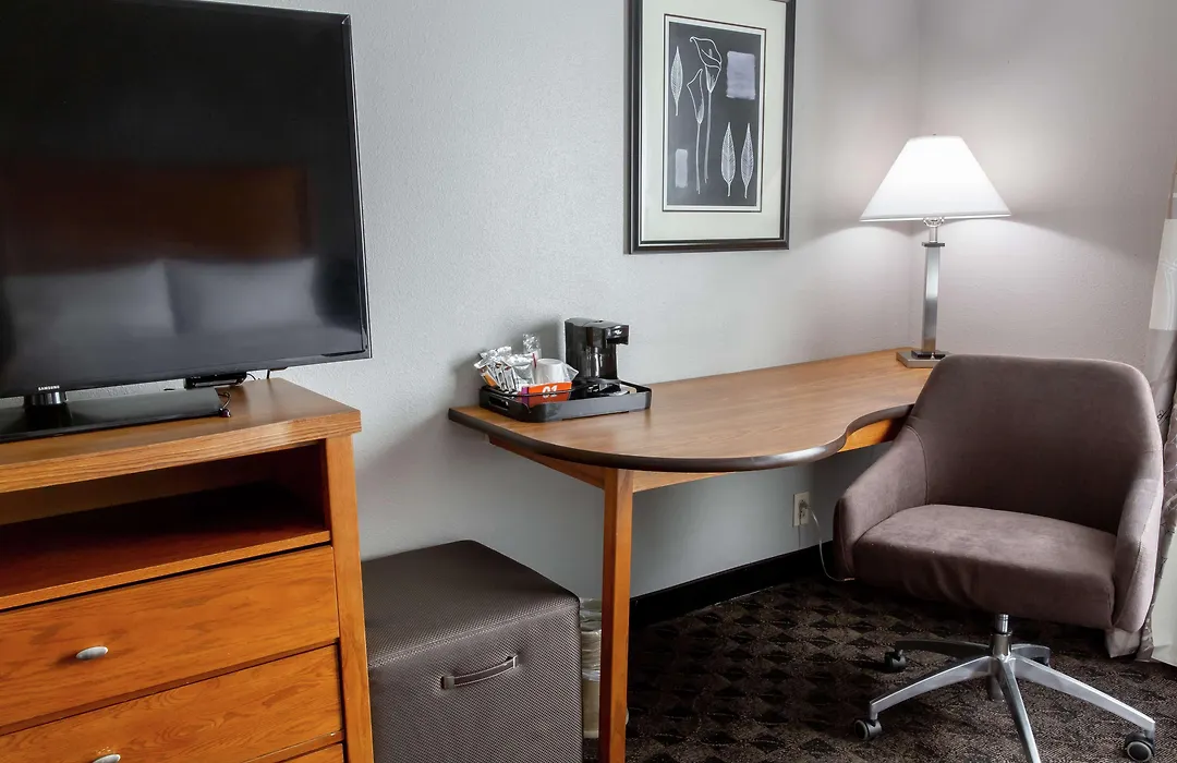 Hampton Inn & Suites Chesapeake-Square Mall-1