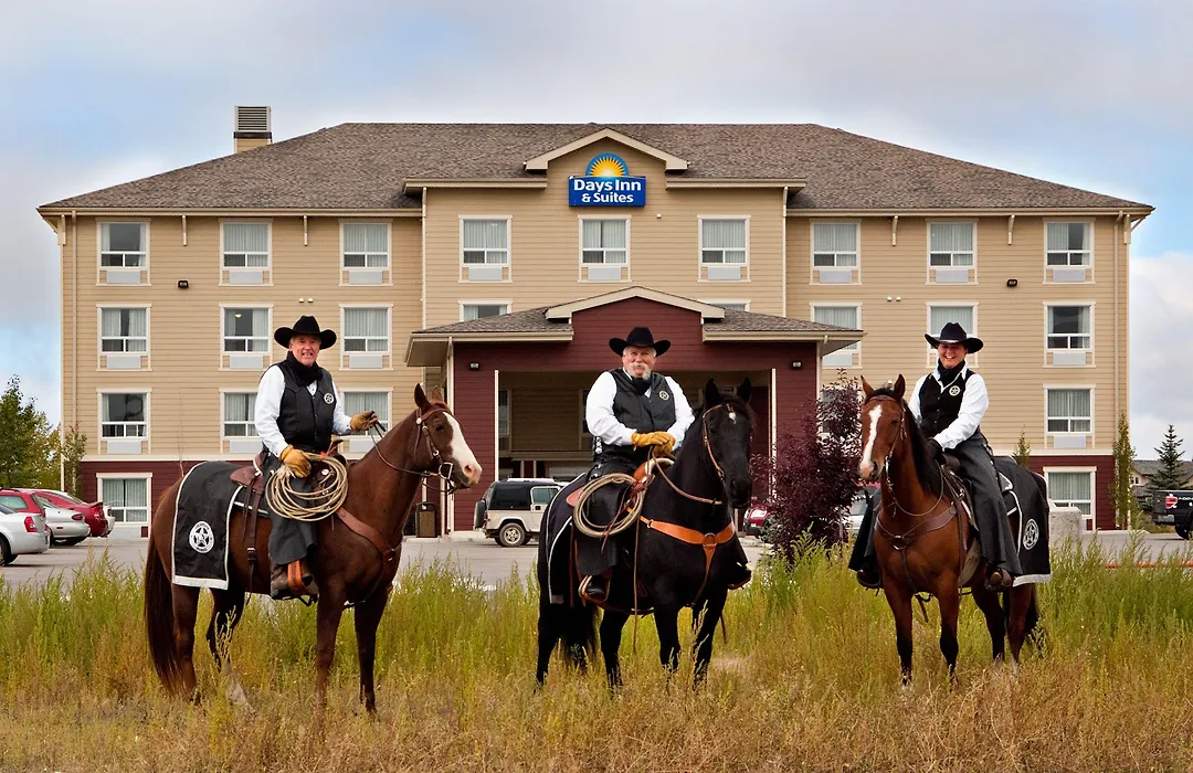 Days Inn & Suites By Wyndham Cochrane-1
