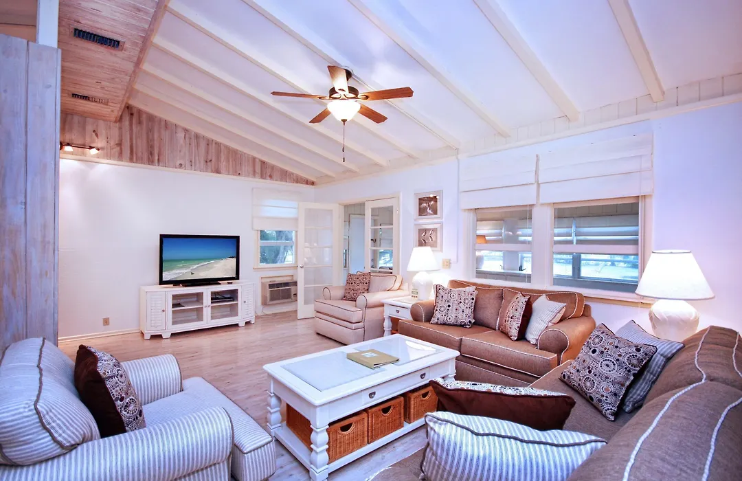 Island Inn-1
