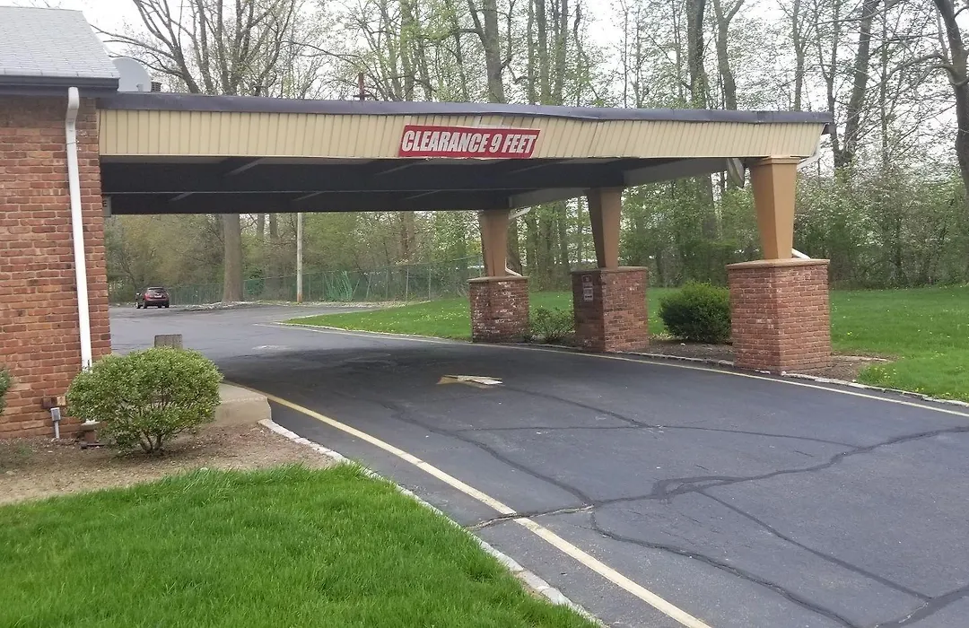 Tomac Motor Inn-1