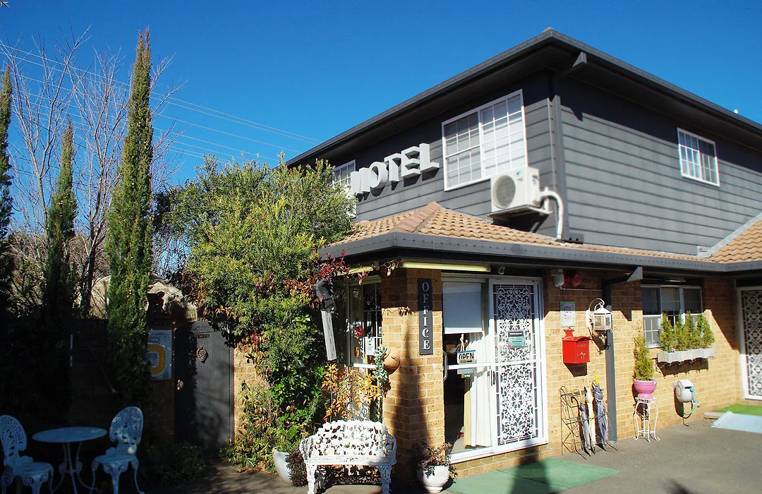 White Lanterns Motel-1