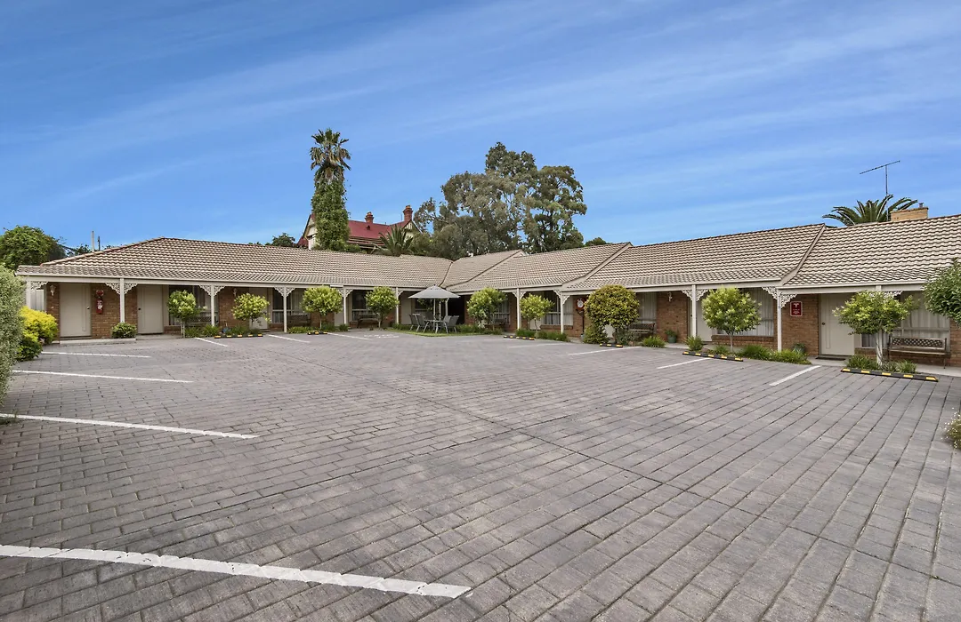 Golden Square Motor Inn-1