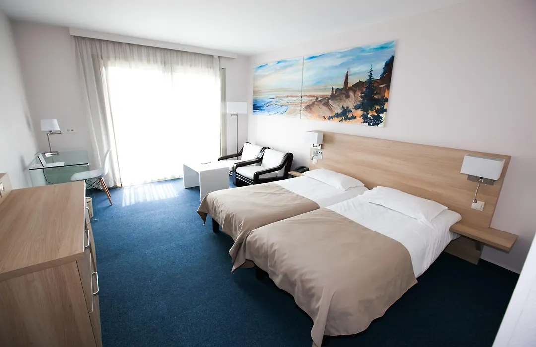 Hotel Chambord-1