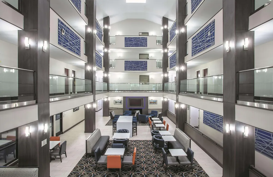 La Quinta Inn & Suites By Wyndham Covington-1
