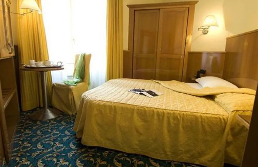 Hotel Cinque Giornate-1