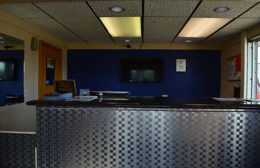 Great Lakes Inn & Suites-1