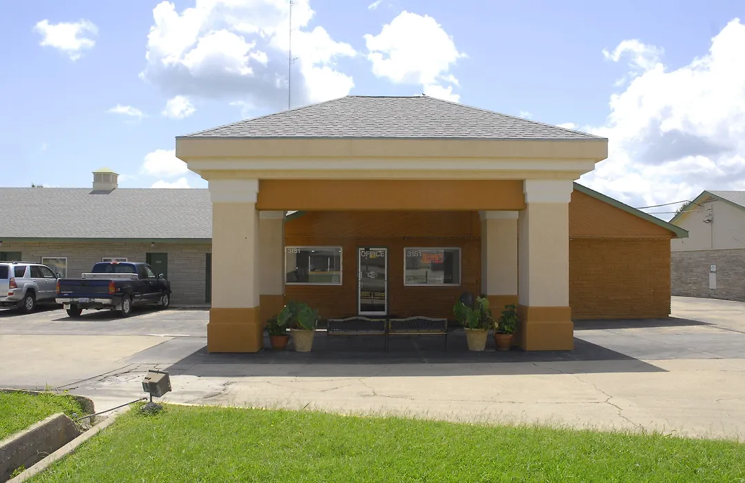 America'S Best Inn And Suites Emporia-1