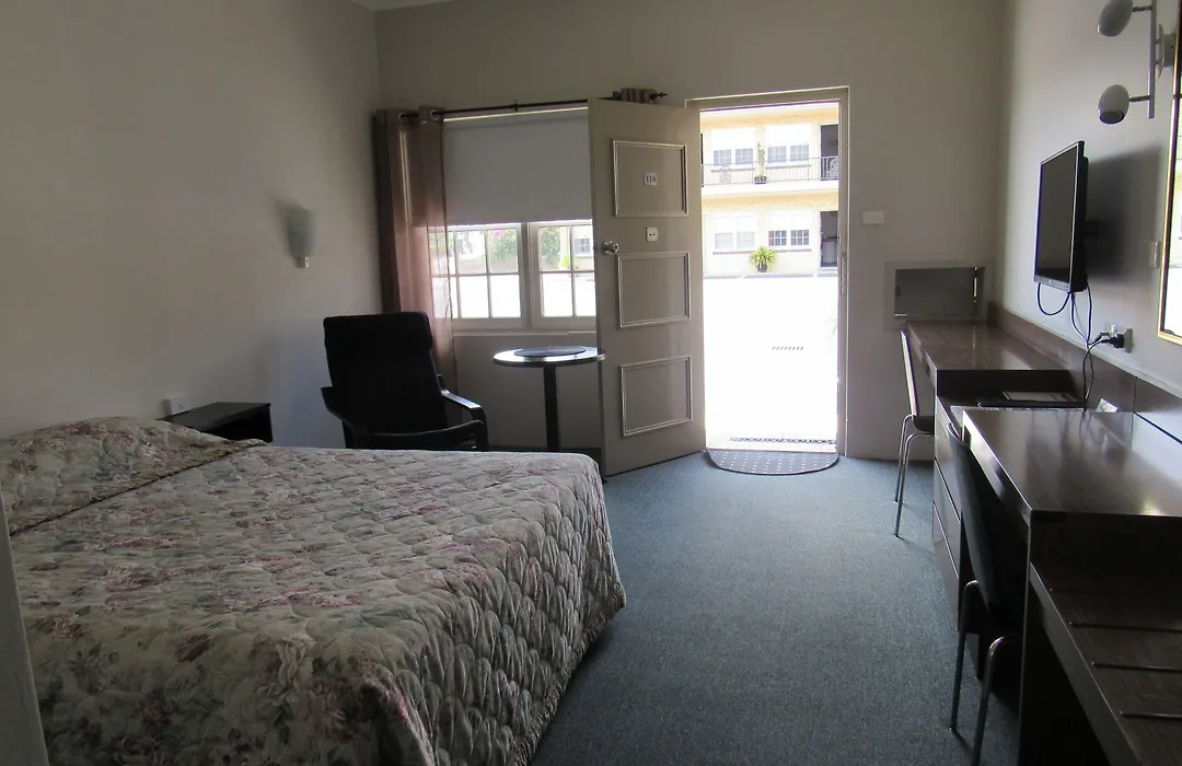Casino Motor Inn-1