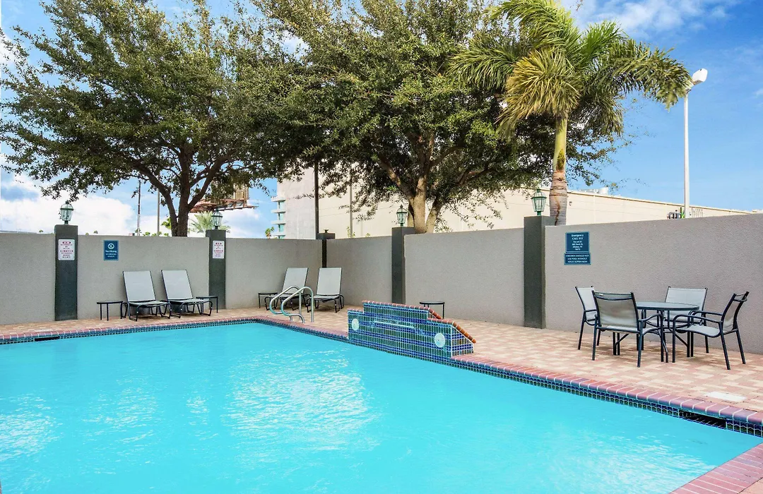 La Quinta By Wyndham Mission At West Mcallen-1