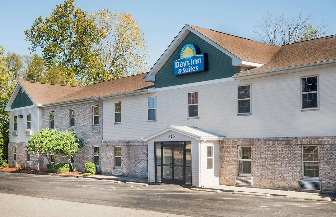 Days Inn & Suites By Wyndham Sellersburg-1