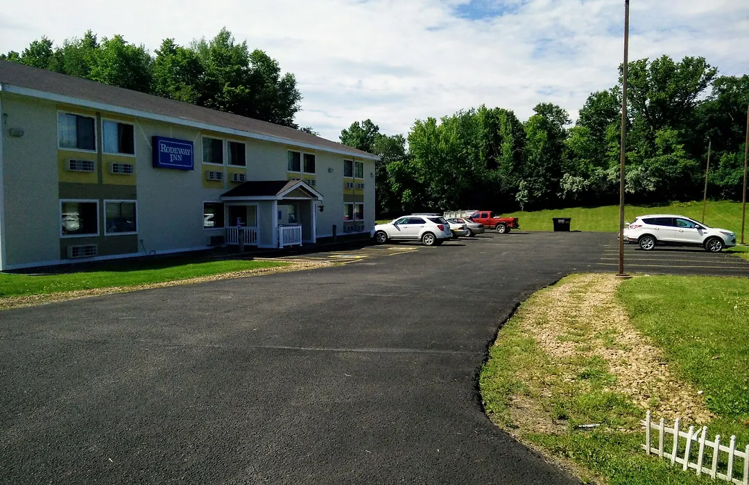 Super 8 By Wyndham Chisago City-1
