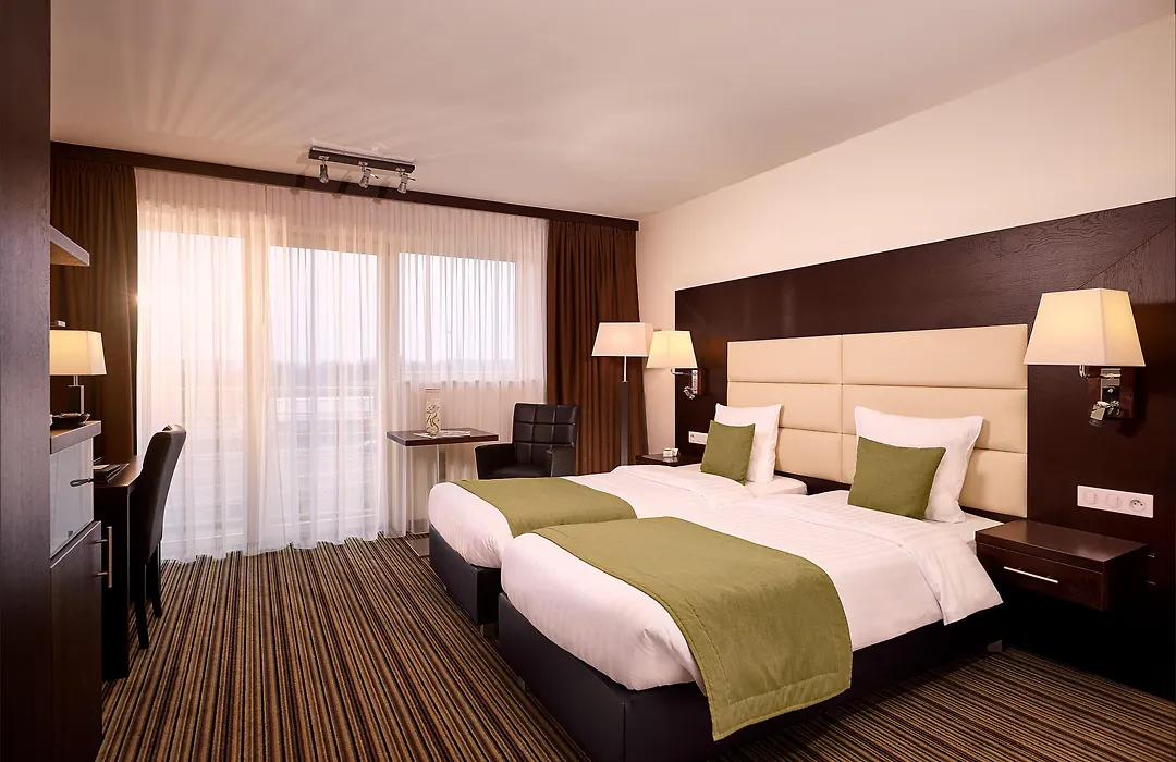 Hotel Charleroi Airport - Van Der Valk-1