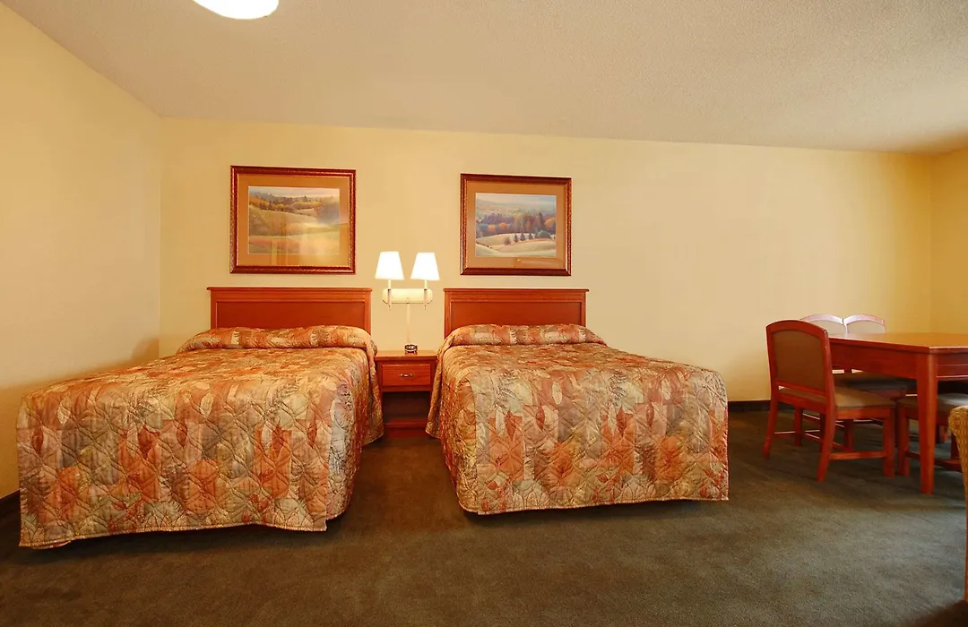 Econo Lodge Inn & Suites Kearney South-1