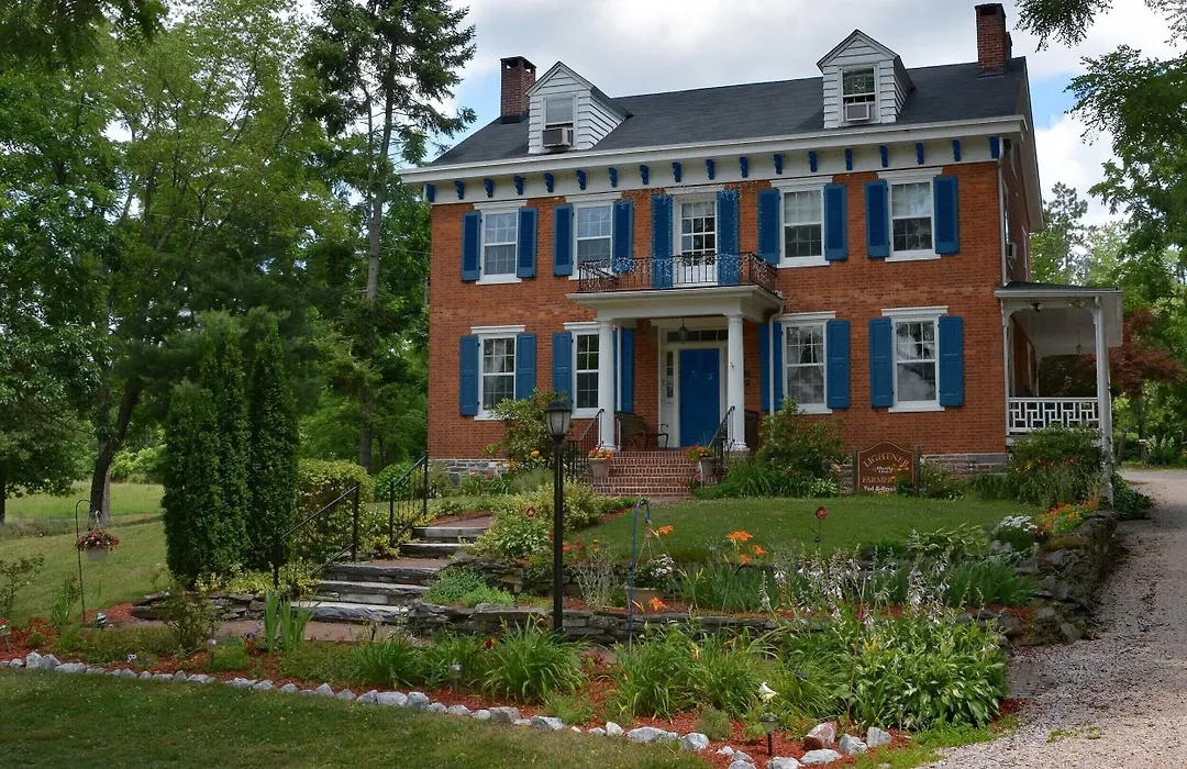 Lightner Farmhouse B&B-1