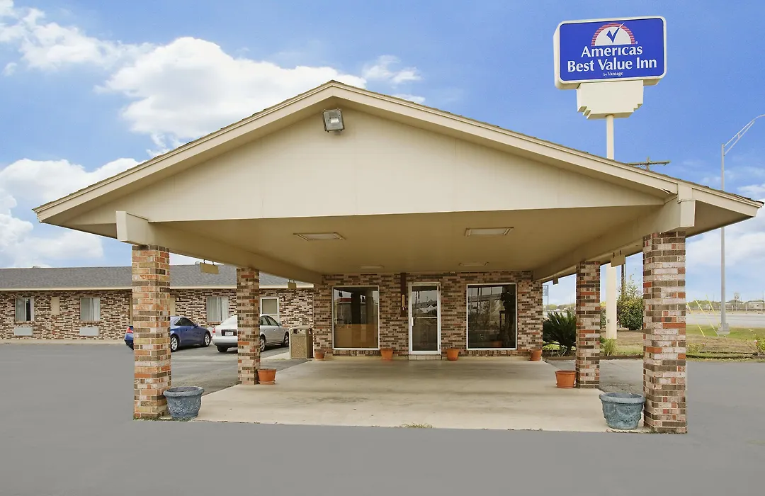 Regency Inn Hondo-1