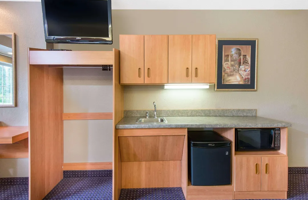 Microtel Inn & Suites By Wyndham Hazelton/Bruceton Mills-1