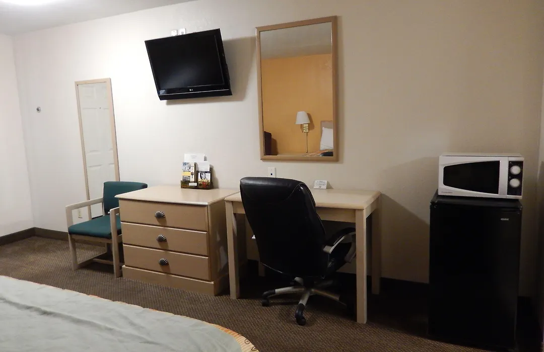 Executive Inn Pearsall-1