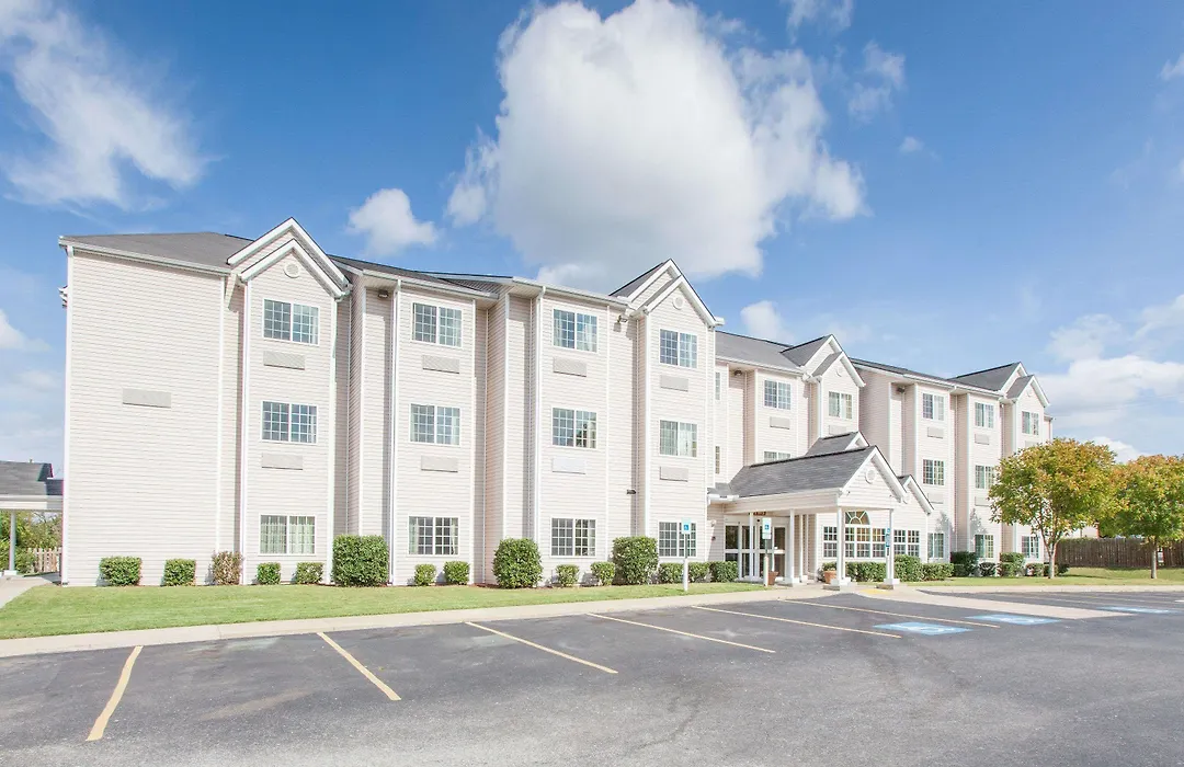 Microtel Inn By Wyndham Rogers-1