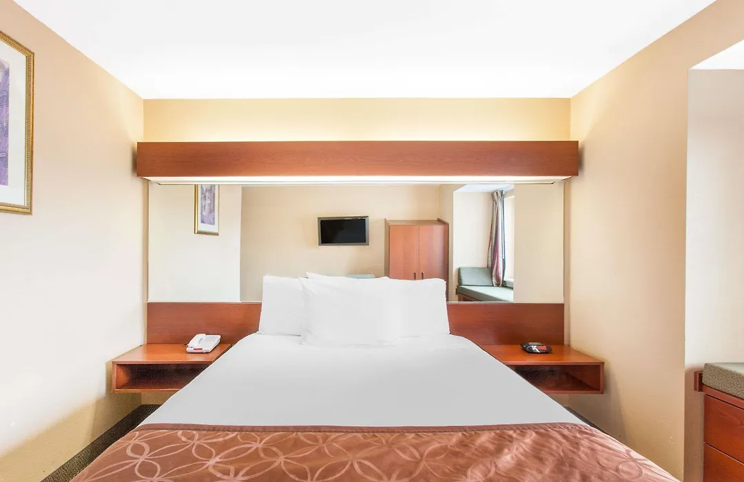 Microtel Inn By Wyndham Rogers-1