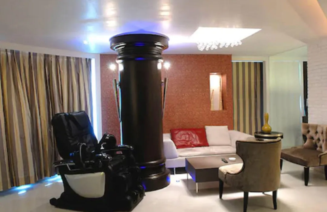 Peninsula Grand-1