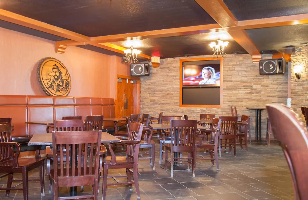 Twin Pine Inn & Suites-1