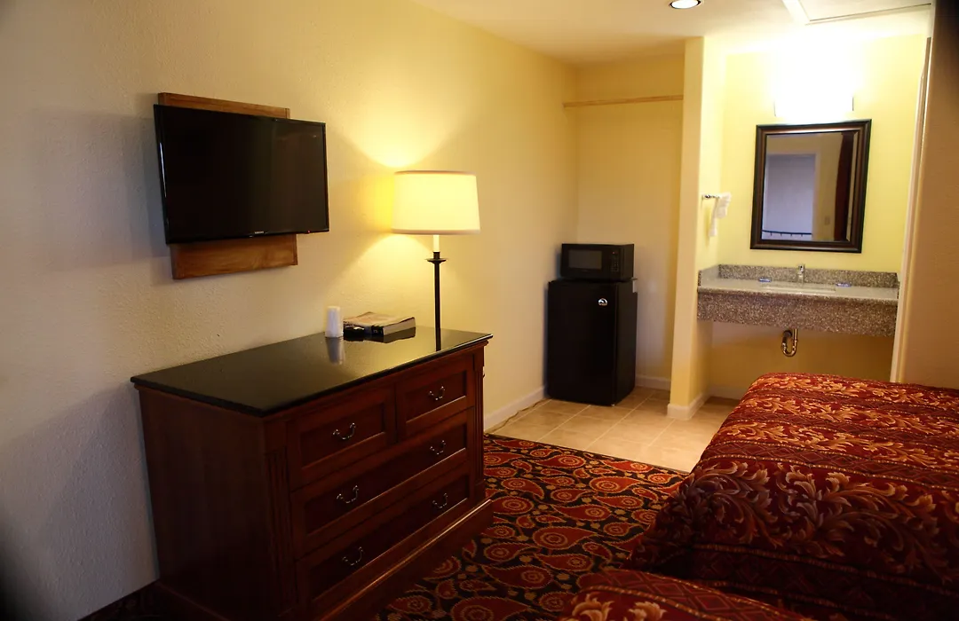 Bay Breeze Inn-1