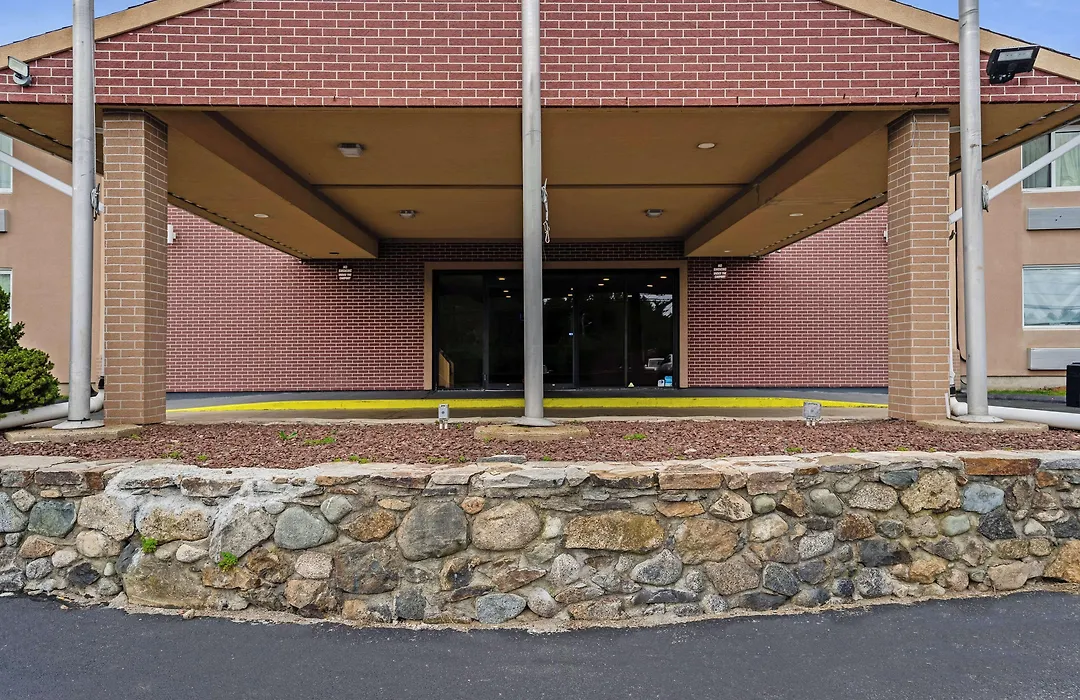Americas Best Value Inn Foxboro-1