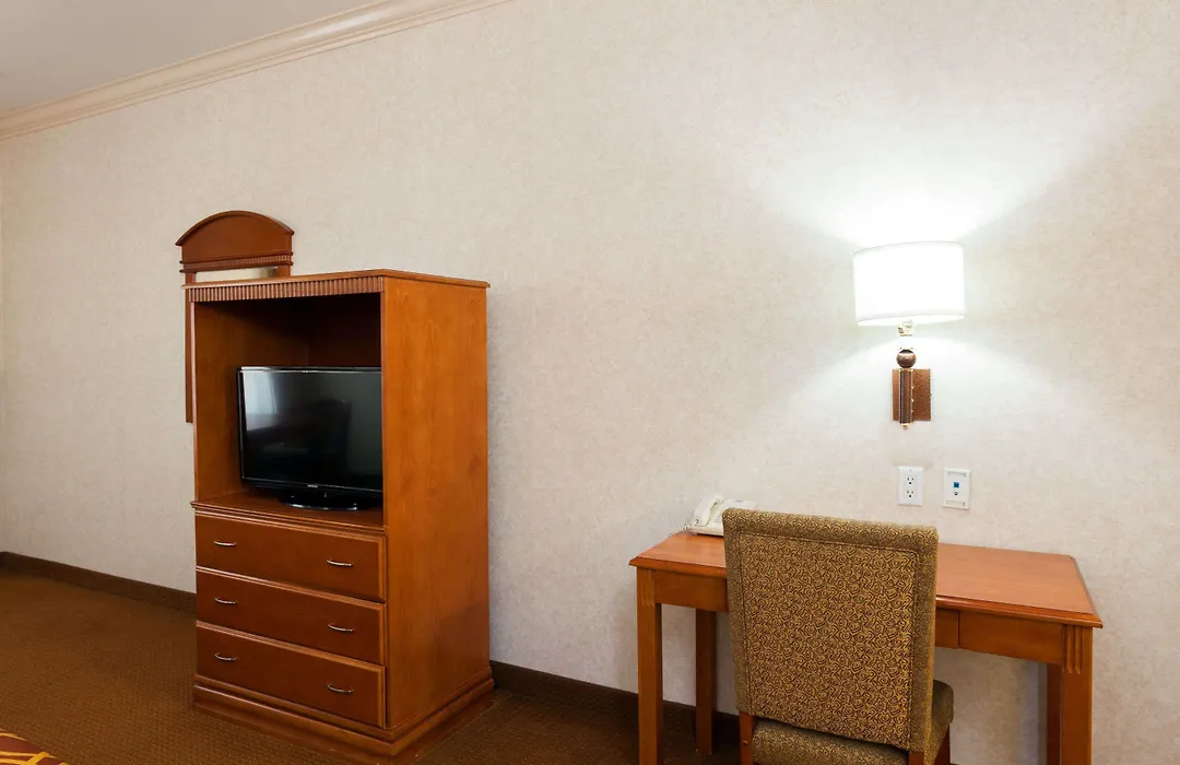 Howard Johnson Inn And Suites - Pico Rivera-1